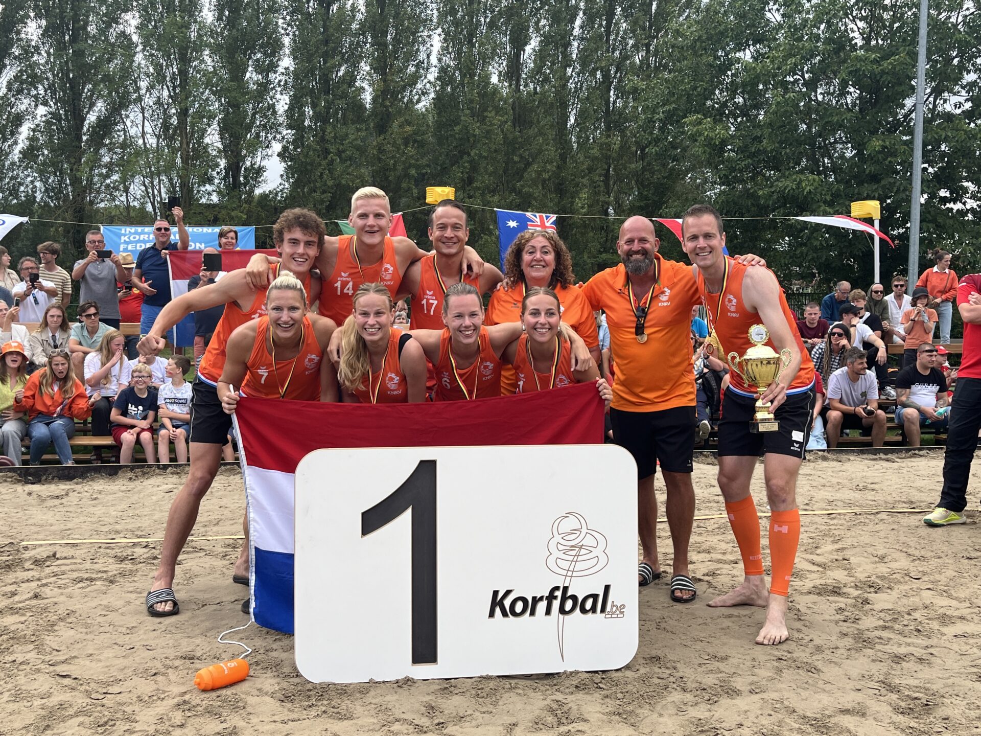 Nederlands Beachkorfbalteam wint wereldbekertoernooi in Temse