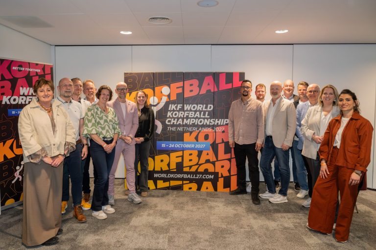 Succesvolle kick-off WK Korfbal 2027: twaalf speelsteden bouwen samen aan ‘Better Together’
